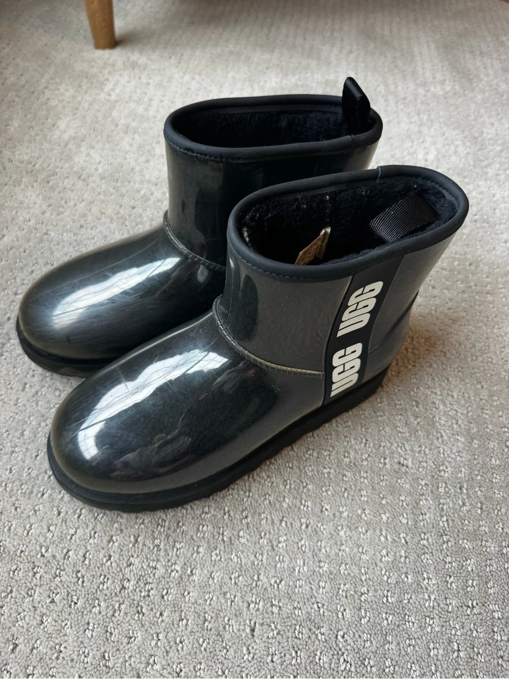 Women’s UGG boots size 7 rain boots slipper boots